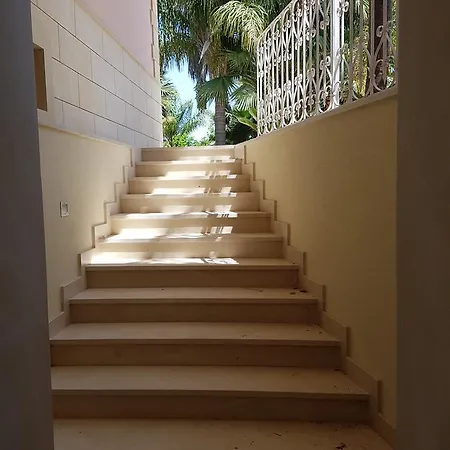 Bismarkia アパート *